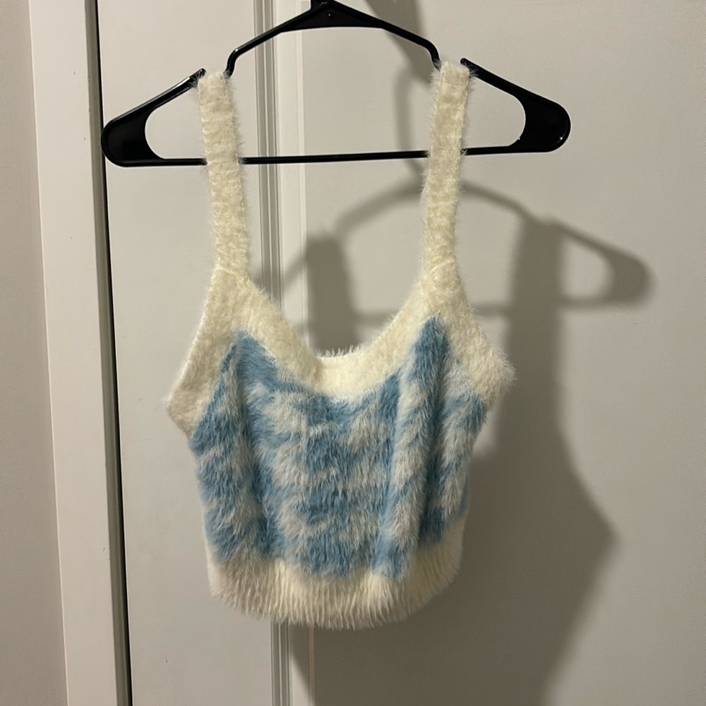 Blue and white fuzzy tank, size L